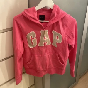 Gap kofta - En fin rosa Gap kofta som är i gott skick 