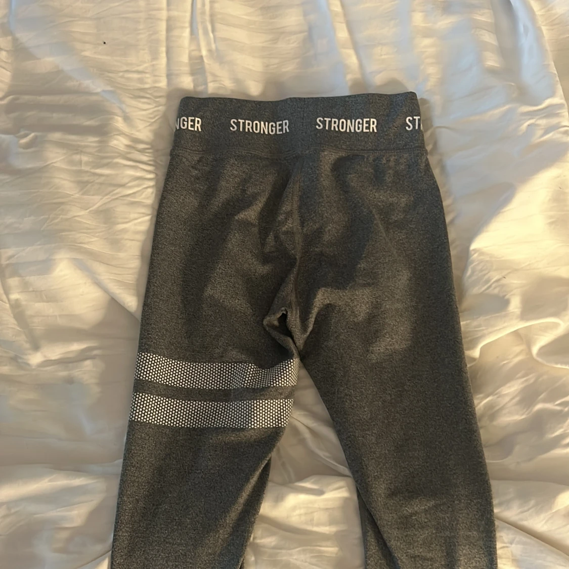 Gråa stronger byxor  - 91