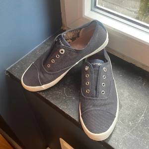 Stockholm skor - Hej, i använt skick men inga defekter.