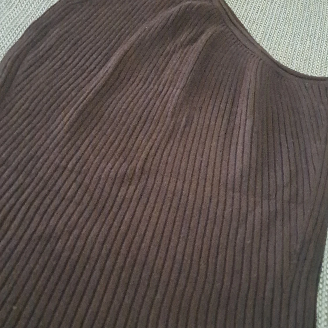 Brun ribbad oneshoulder topp - 91