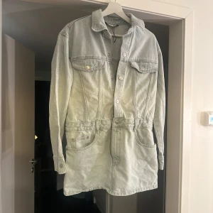 Jeans klänning  - Normal i storleken och jättefin 