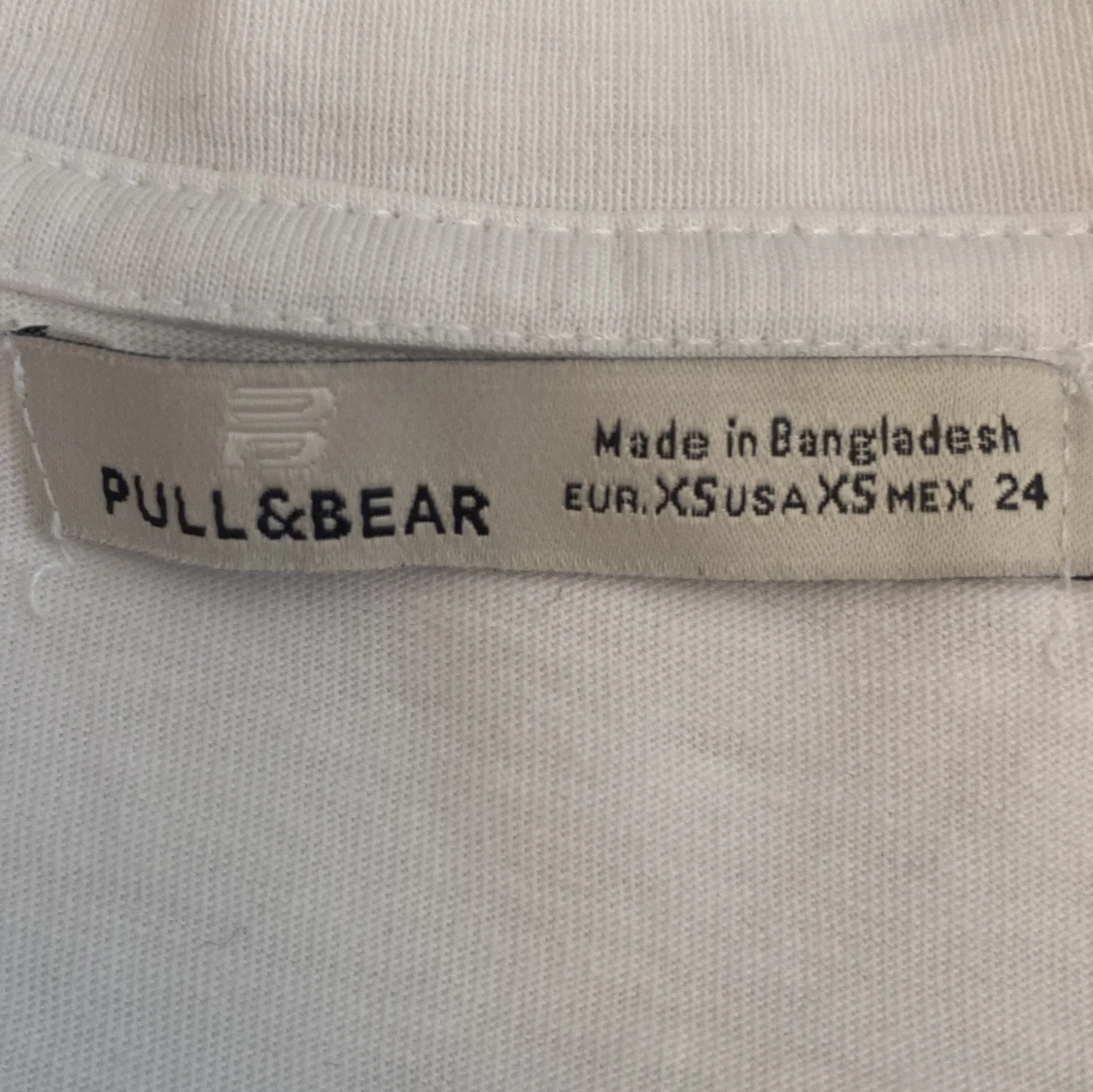 Vit t-shirt från Pull&Bear - 91