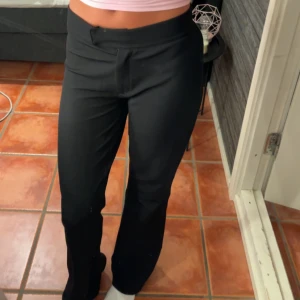 Kostymbyxor  - Kostymbyxor från Nelly som jag haft ett tag men fortfarande i bra skick, dem är i storlek xs💗Bra längd tycker jag(170cm)