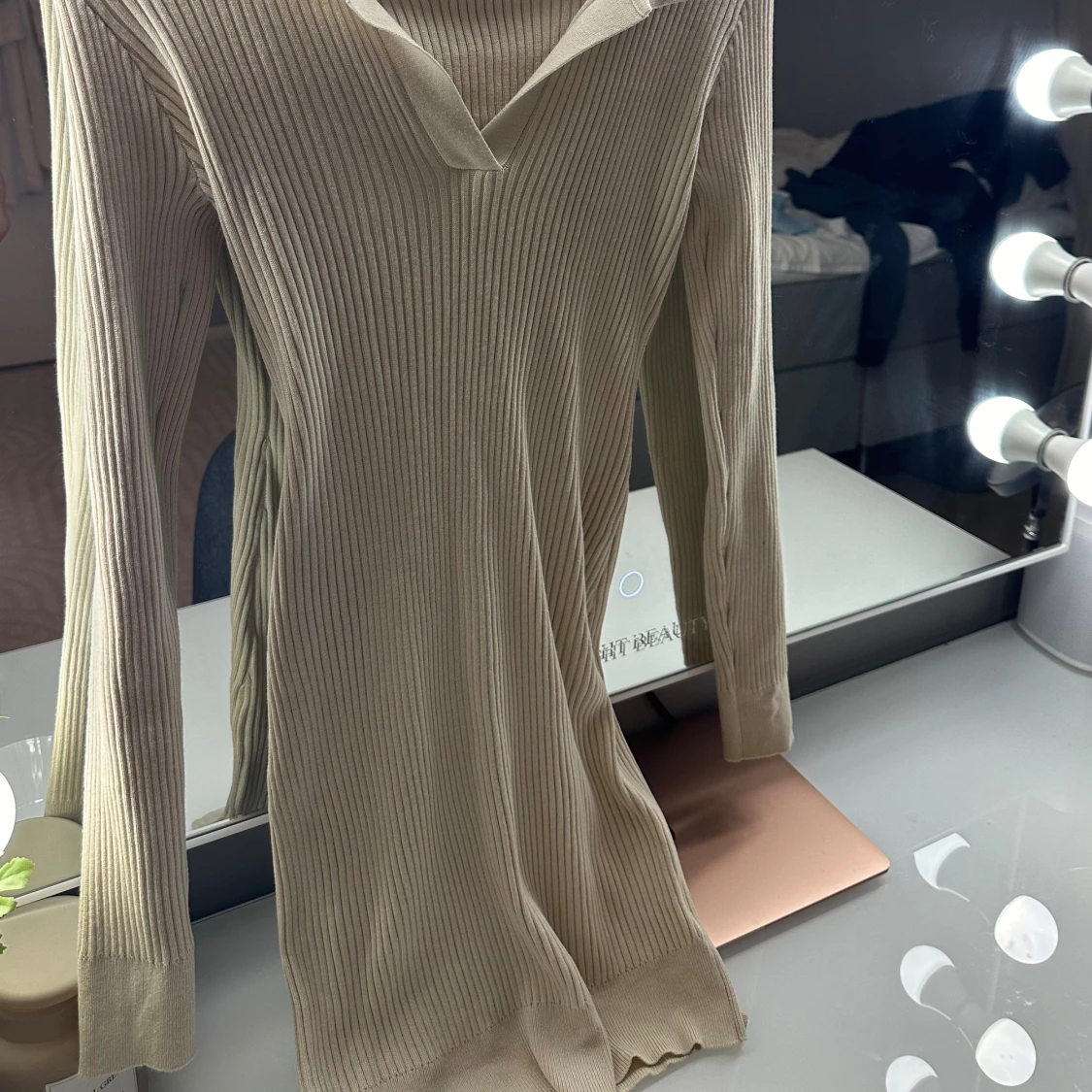  ribbad klänning med krage  - 91