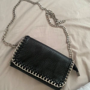 Tiamo väska - En tiamo väska som är i bra skick, använd ett få tal gånger. Super snygg och passar till det mesta. 