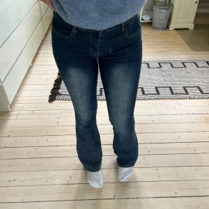 Mörkblåa Jeans  - Storlek M men sitter bra på S 