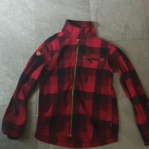 Pinewood mjuk långärmad skjorta  - Mjuk och skön. Använd ett fåtal gånger. Nypris: 600kr