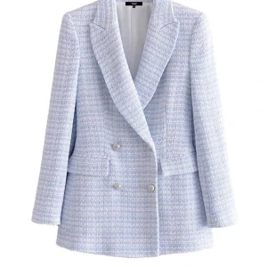 Oanvänd kavaj Zara M blå - Superfin ljusblå kavaj från Zara som aldrig använts då den tyvärr var för stor för mig. 