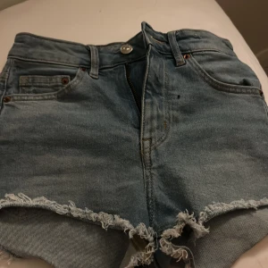 Jeans shorts  - Fina jeans shorts som aldrig har kommit till användning pris kan diskuteras 
