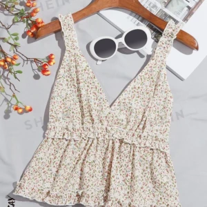 Sommartopp - Säljer denna topp då den inte kommer till användning 💓☀️