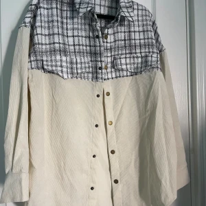 Skjorta  - Använd några gånger 