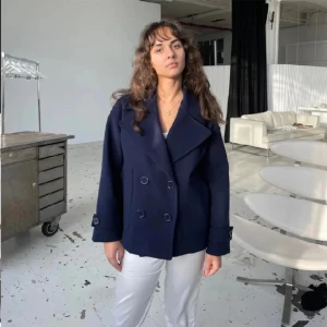 Kappa  - Säljer min super fina trendiga kappa nu till hösten från Design  By si, skriv för fler bilder och detaljer!💕