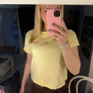 Levis tröja - Jättefin Levis tröja som inte kommit till användning längre bra skick