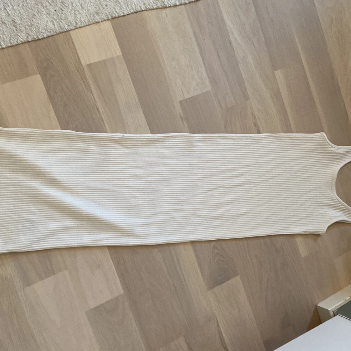 Vit tajt långklänning - 90