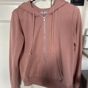Ziphoodie - Använd en del men ok skick fortfarande.