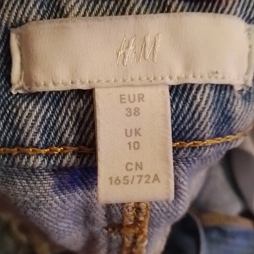 Ljus blå jeans kjol Den ser och är nästan helt ny och den är i storlek 38 . Kjolar.