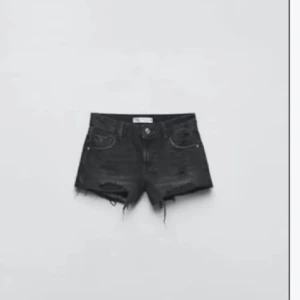 Söker zara jeans shorts strl 34!! - Jag söker dessa zara lågmidjade jeans shorts som inte säljs längre. Strl 34