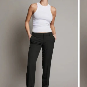 Vera kostymbyxor nästintill oanvända  - Jätte fina kostymbyxor från bikbok säljer då dom itne kommer till använd 