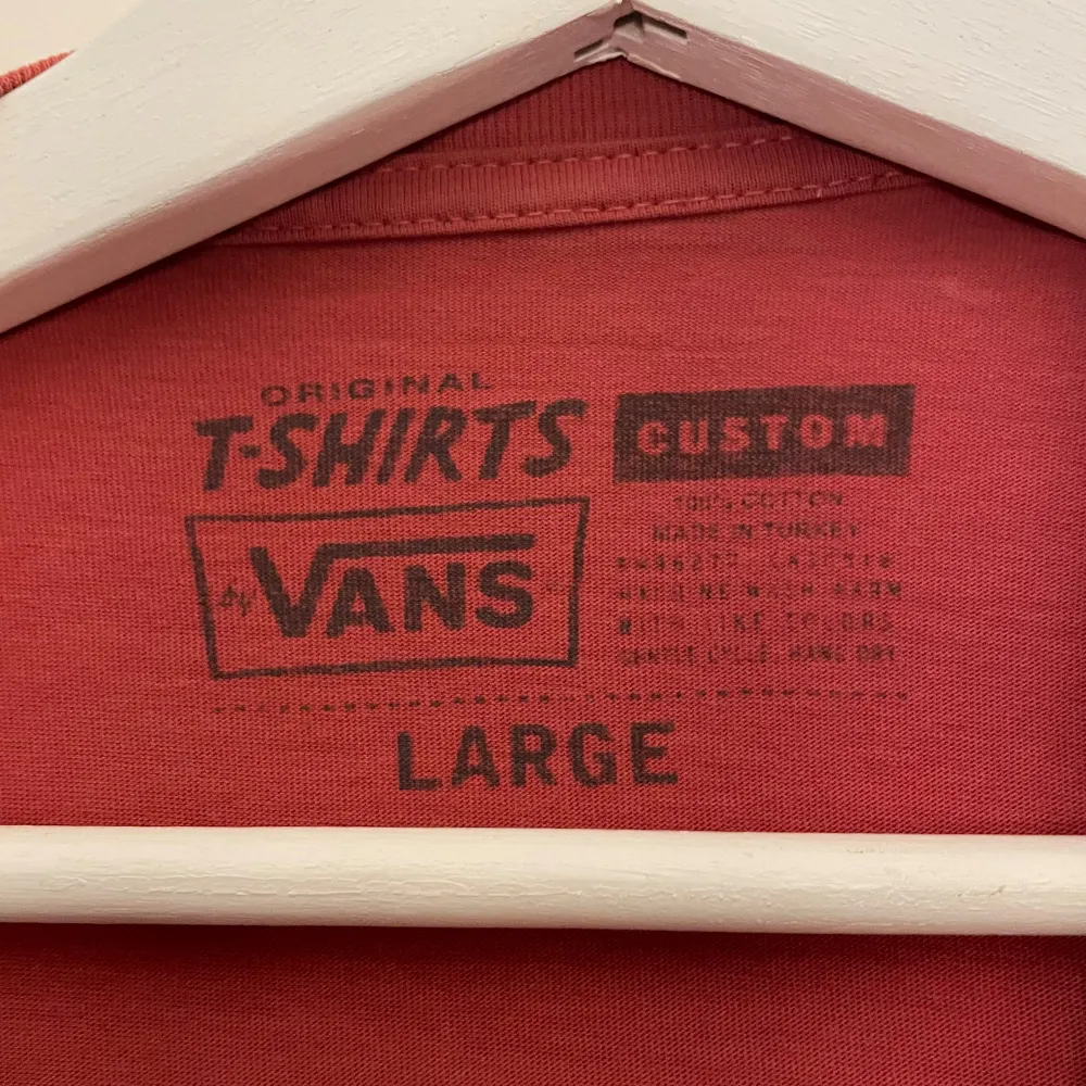 Tröja ifrån Vans i stl L med trycket ”Laid Back since 1966” 🙌 Är i bra skick! . T-shirts.