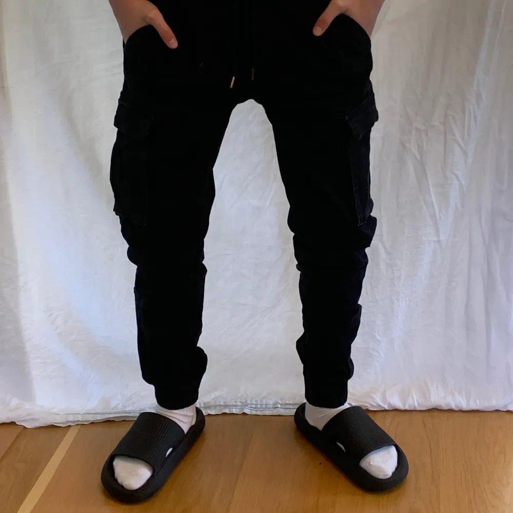Svarta byxor. De är använda ett fåtal gånger men ändå bra skick. Jeans & Byxor.