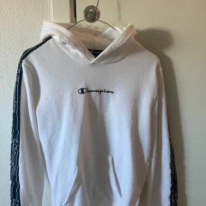 Champion hoodie - Bra skick!