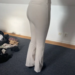 Kostymbyxor från Gina  - Fina och sköna kostymbyxor från Gina tricot💕de är i gott skick