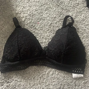 BH - så himla söt BH, nästan aldrig använd. säljs för 59 kr, den är i One size 