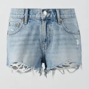 Säljer dessa jeansshorts från Gina, använd Max 3 gånger. Storlek 36! Om du är intresserad skickar jag mer bilder på dom!