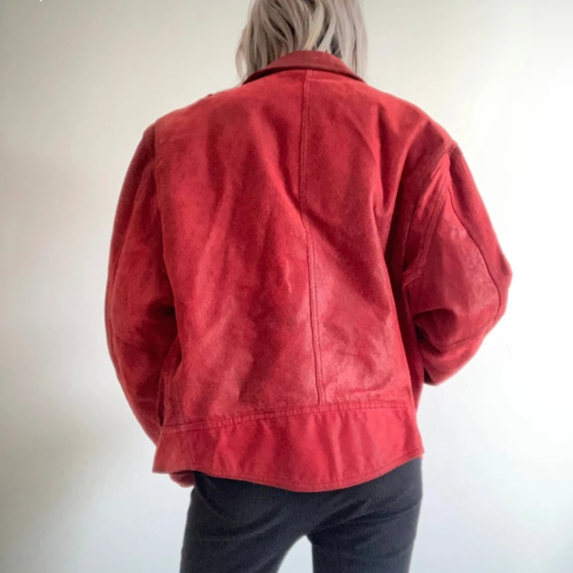 Röd skinnjacka 