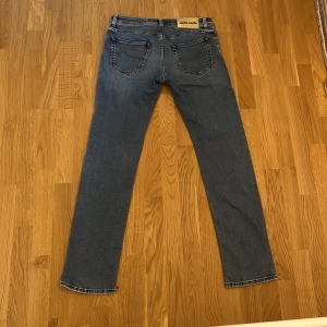 Jacob Cohen - Storlek: 33  Längd: 105 cm Skick 8/10