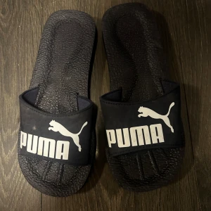 Puma tofflor - Puma tofflor i storlek 37/38.   Köparen står för frakt. 