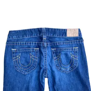 True religion jeans i storlek W32 🔥 dom är klippta ner till så dom är lite korta. Skriv om du har några funderingar 