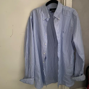 Ralph lauren skjorta  - Storlek L, skulle säga att skjortan är 8/10 i skick 