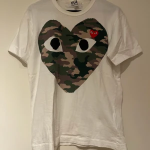 Comme des garcons t-shirt  - Medium fint skick använd fåtal gånger 