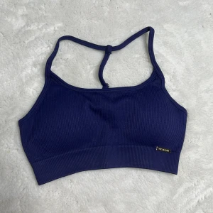 Sport bh  - Marinblå sport bh i modellen ”HOLY” från Astaniwear Oanvänd Strl: S