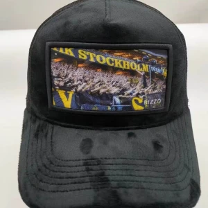 AIK Velvet Keps - Vi säljer en ny produktion keps i velvet material och på baksidan kan man välja storlek