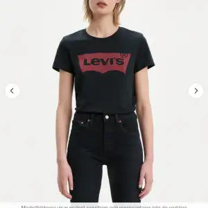 Säljer denna Levis tröja då den inte är min stil längre den är i bra skick knappt använd. Pris kan diskuteras privat