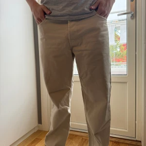 Beiga Jeans - Som nya!