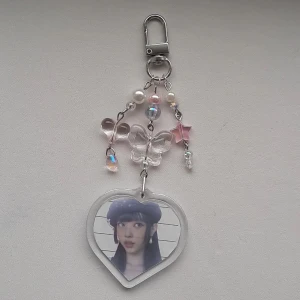 Wonyoung pink heart keychain - Dm för att köpa eller klicka på köp nu knappen! 