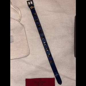 Valentino armband  - Valentino armband herr, blå, bra skick 