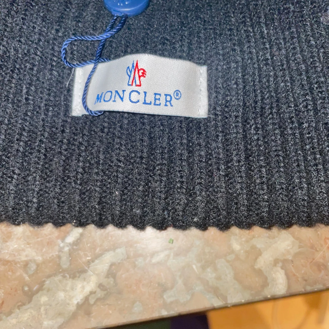 Säljer monclar mössa  - 91