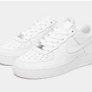 Säljer nu mina air force 1. Skorna är Använda. Skick 8/10. Mitt pris 270. Hör av av er vid funderingar.   