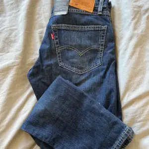 Levis jeans, helt oanvända med lapparna kvar. 