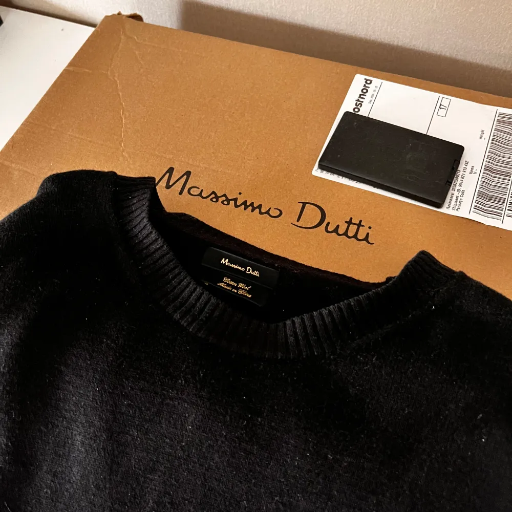 Säljer min snygga Massimo dutti sweatshirt. Knappt använd. Inga hål eller nånting. Storlek S. Pris kan diskuteras vid snabb affär. . Tröjor & Koftor.