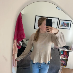 Långärmad tröja - En jätte fin långärmad tröja i jätte bra skick.