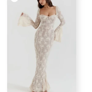 Lace corsett Maxi dress - Säljer denna fina Klänning i Strl S Oanvänd!
