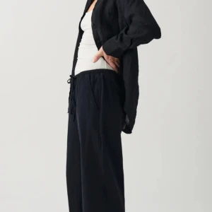 Linnebyxor  - Svarta o innebyxor från Gina Tricot i storlek Small. Nyskick 