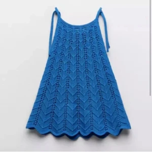 Zara topp  - Säljer nu min super snygga blåa topp från zara i storlek S. Använd få gånger så därför mycket bra skick!! 