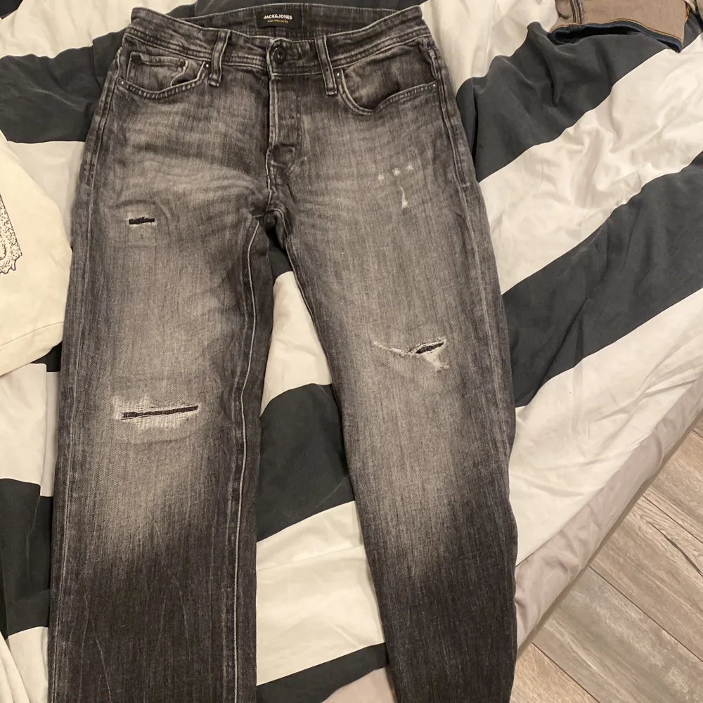 Snygga vår/sommar jeans, in princip nyskick Modellen är tapperd Mike och storlek 30/30. Jeans & Byxor.