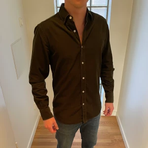 Massimo dutti skjorta - Massimo Dutti skjorta, manchester material. Bra skick! Nypris ca 1000kr